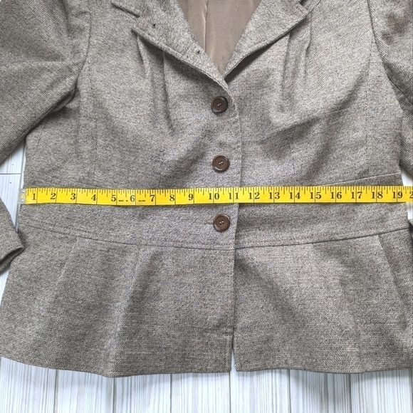 Escada Virgin Wool Tailored Pleated Blazer in Brown and Cream Size 10 / EU 44 - Picture 6 of 13